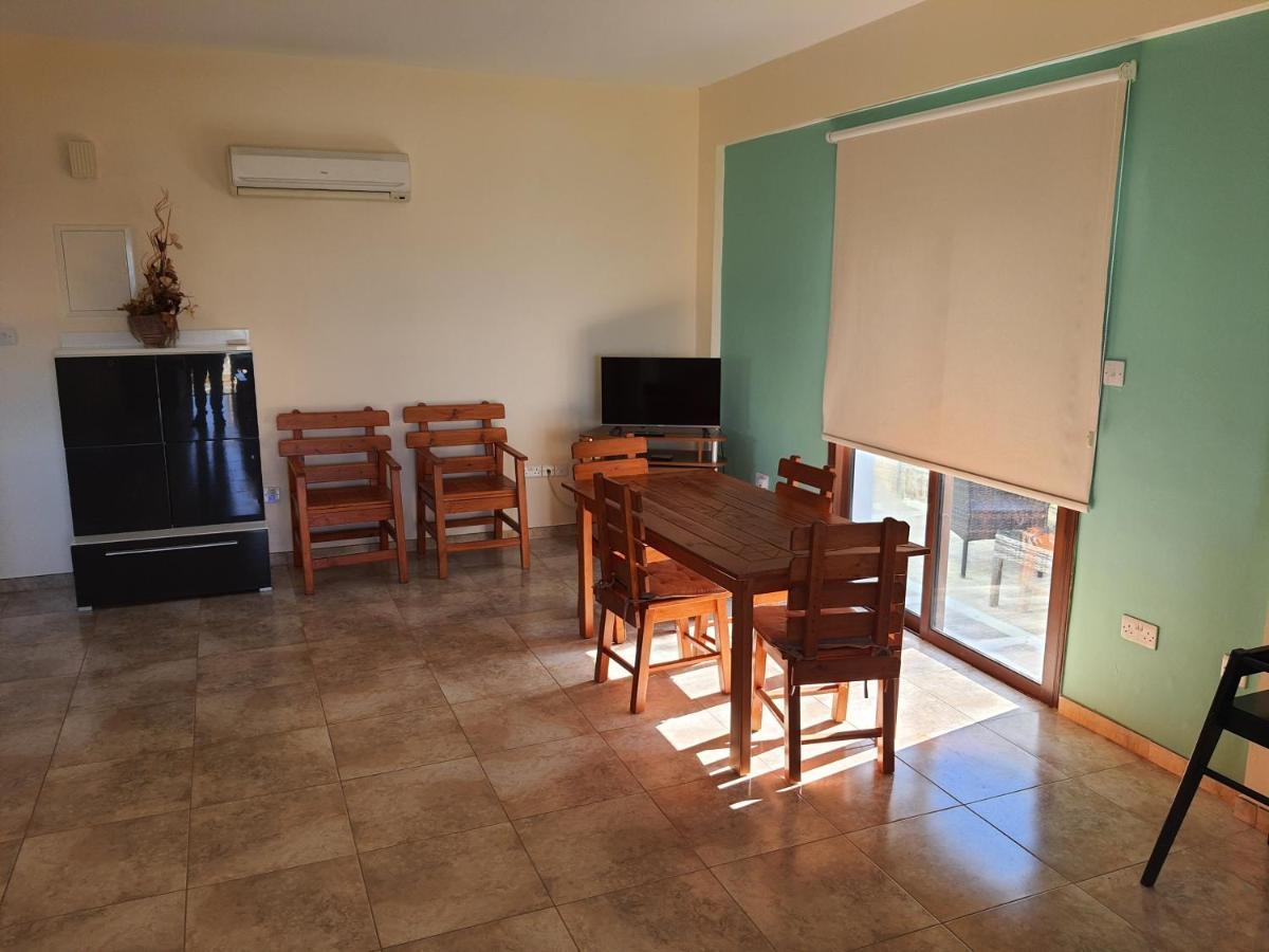 Joanna Sunset Apts Pomos Ngoại thất bức ảnh