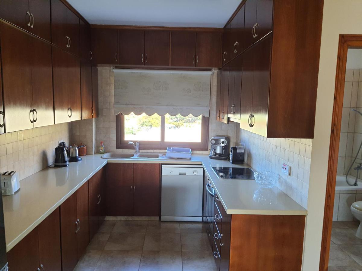 Joanna Sunset Apts Pomos Ngoại thất bức ảnh
