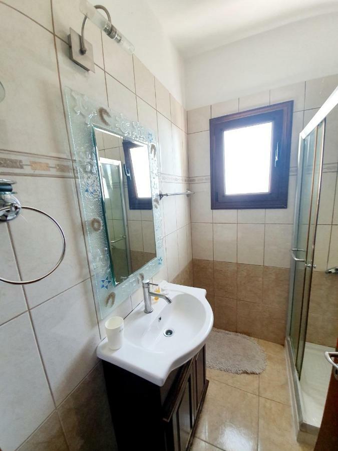 Joanna Sunset Apts Pomos Ngoại thất bức ảnh