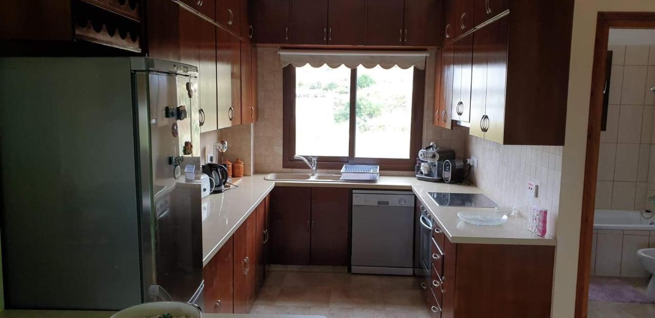 Joanna Sunset Apts Pomos Ngoại thất bức ảnh